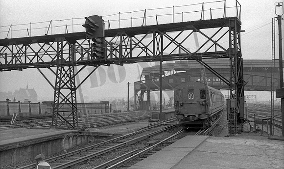 EMU 5013 1954-03-21 Clapham Junction