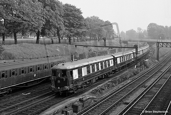EMU 3053 1964-05-27 Clapham Junction