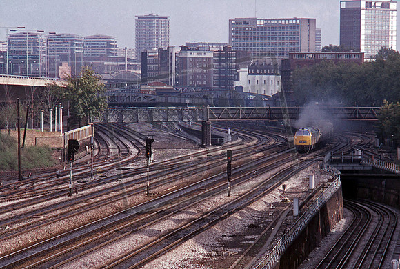 D1001 1976 Leaving Paddington