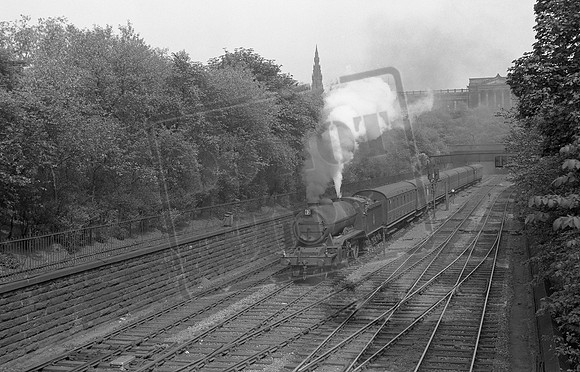 61788 1956-05-26 Edinburgh Princes St