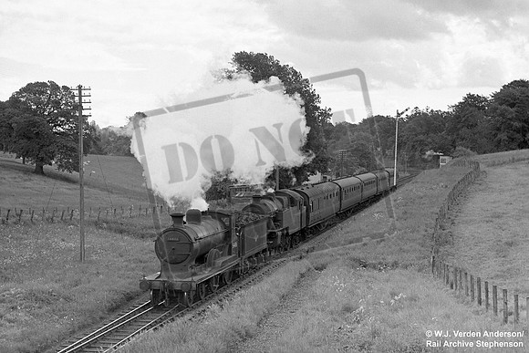 54486 1960c Kingswood crossing loop