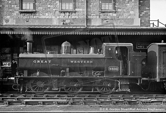 6400 1932 Swindon station