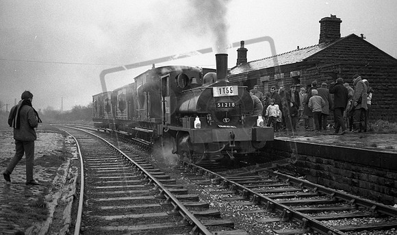 51218 1967-02-19 Shawclough station LCGB LYR Pug railtour-ROneg-1612-488-084