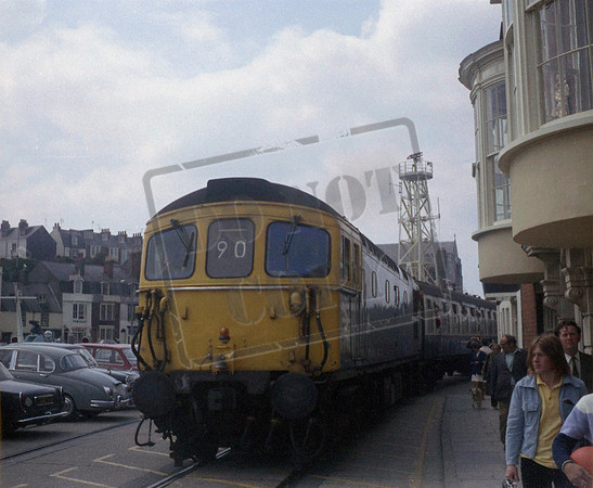 33111 1976c Weymouth Quay