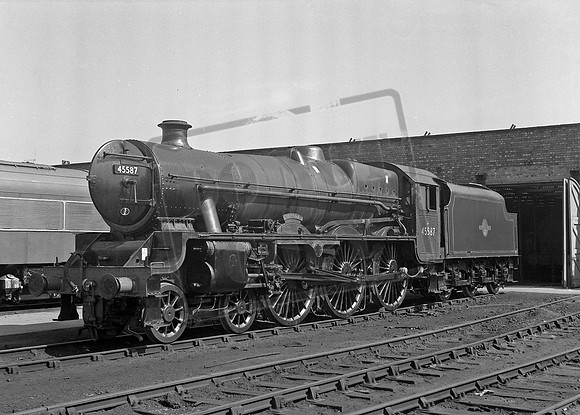45587 1960s Crewe Works Paint Shop