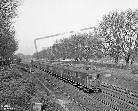 EMU 2951 1965-02-14 Wandsworth Common