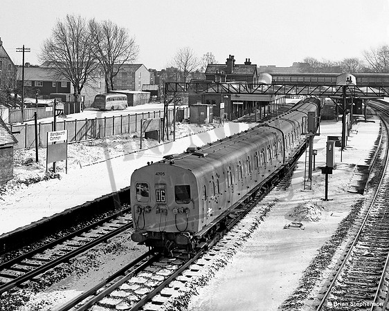 EMU 4705 1969 Wandsworth Common