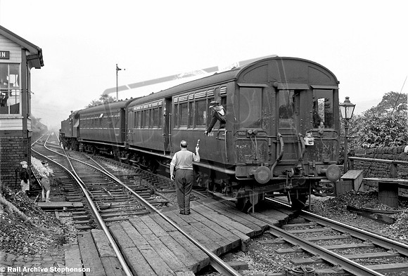 Coach M5414 1950s Greenfield Delph Junction