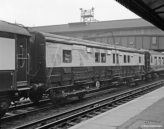 Coach S2464 1965-01-30 Clapham Junction