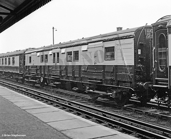 Coach S2464 1965-01-30 Clapham Junction