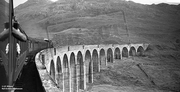 Viaduct 1949-08-26 GlenfinnanF5328)