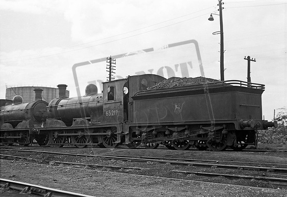65217 1953-05-17 Kipps shed