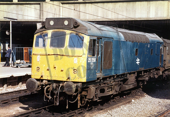 25258 1984-04-28 New Street station