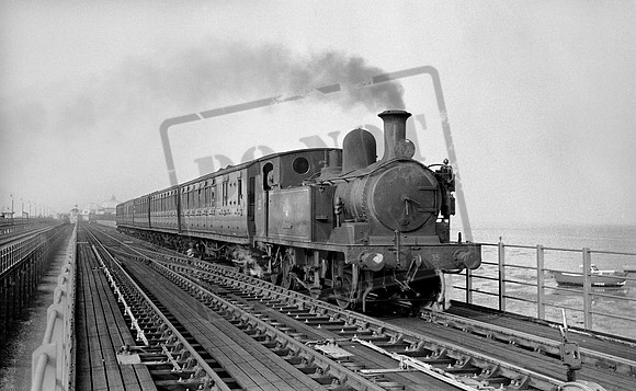 W35 1964-10-04 Ryde Esplanade