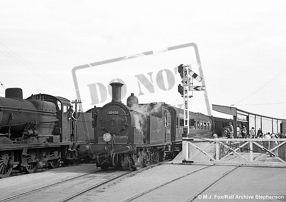 30480 1962-09-01 Lymington Pier