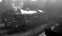 61671 1957-01-23 Cambridge being prepared for Royal train-ROneg-1901-207-103