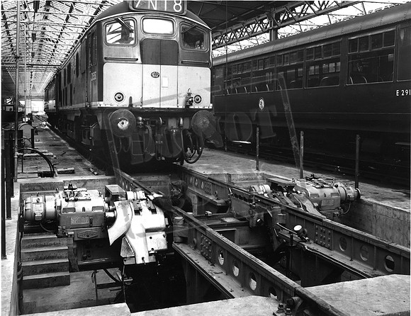 D5150 1964-08 South Gosforth car sheds - underfloor wheel lathe-BR
