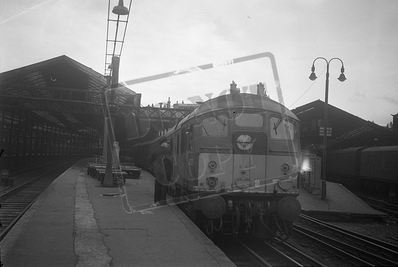 D5028 check 1962c Euston-ROneg-1607-095