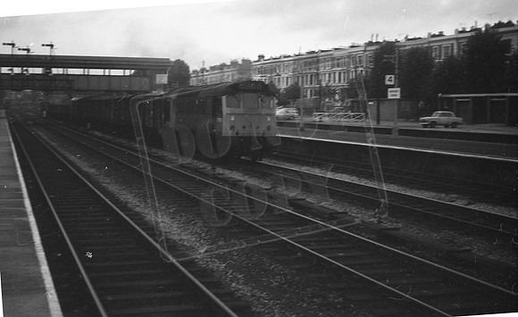 D7533 1970-06-24 Kensington southbound-ROneg-029
