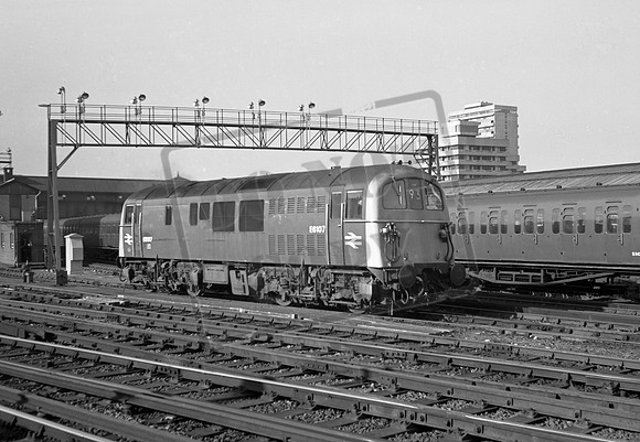 E6107 1970s Clapham Junction