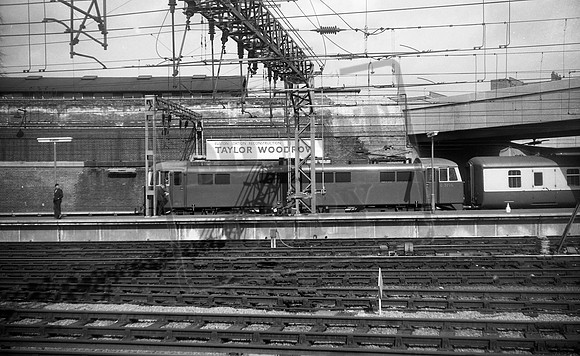 E3155 1967-03-29 London Euston-ROneg-1803-195
