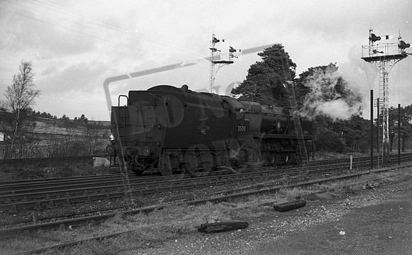 35011 1966-01-02 Broadstone station-ROneg-1803-SDJR#2-027