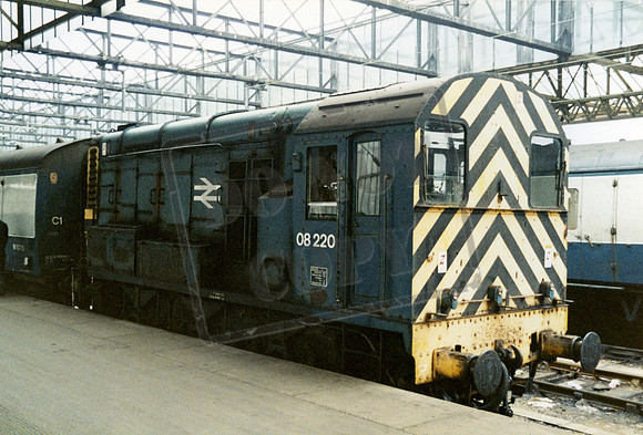 08220 1983-08-23 Crewe Station