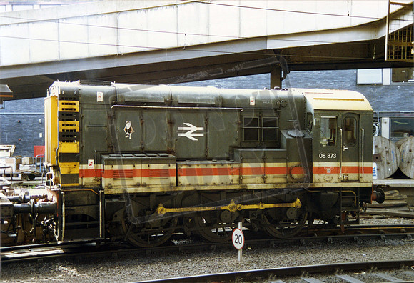 08873 1994-03-19 Euston station