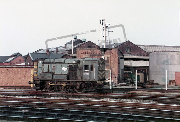 08681 1982-05-11 Derby station