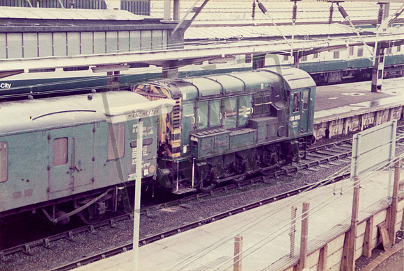 08915 1983-03-02 Manchester Piccadilly station