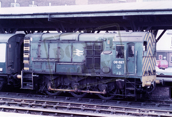 08697 1982-06-09 Leicester Station