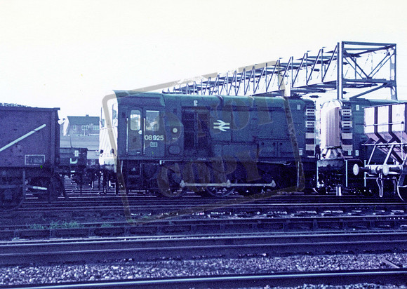 08925 1982-11-22 Bescot Yard