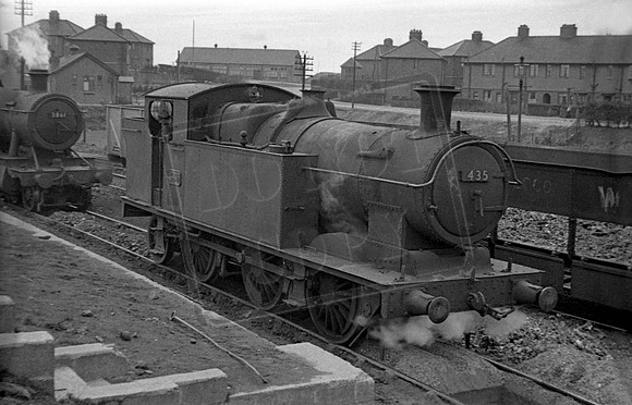 435 1951-04-15 Ebbw Junction shed