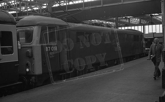 87018 c1981 Manchester Piccadilly-ROnegA22007