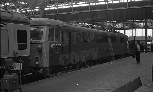 87007 c1981 Manchester Piccadilly-ROnegA22029