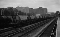 1813 1826 1970-07-04 Kensington on Welbeck to Northfleet MGR 43 trucks-ROneg-016