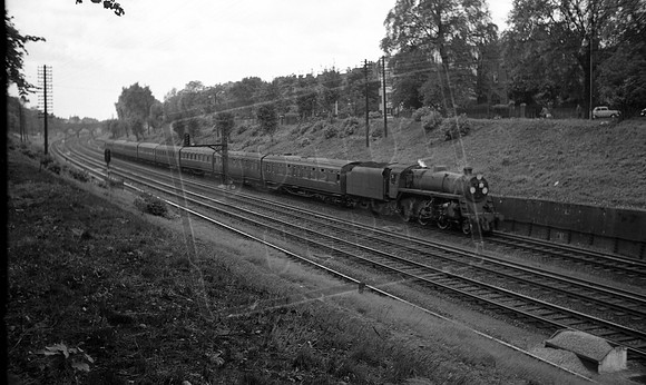 76xxx 1961-08-19 south of Clapham Junction-ROneg-1406-078