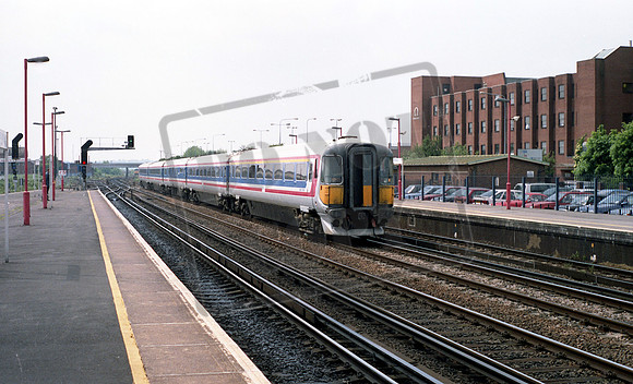 EMU 2422 1998-05-21 Eastleigh on Waterloo train