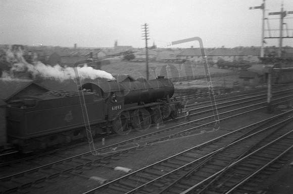 61893 1950s Bridlington arriving at Platform 1-ROneg-1607-047