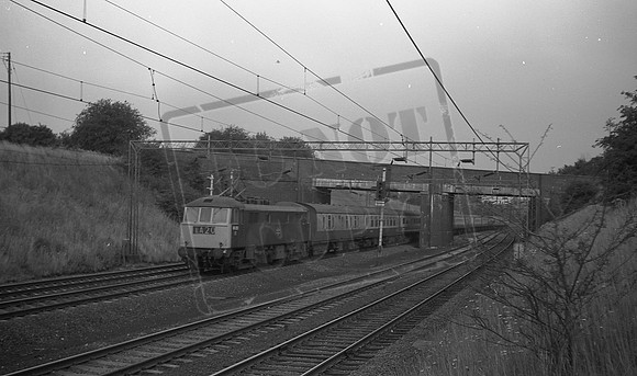 86252 1975-08 near Roade-ROneg-130