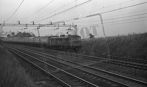 86204 1975-08 near Roade-ROneg-133