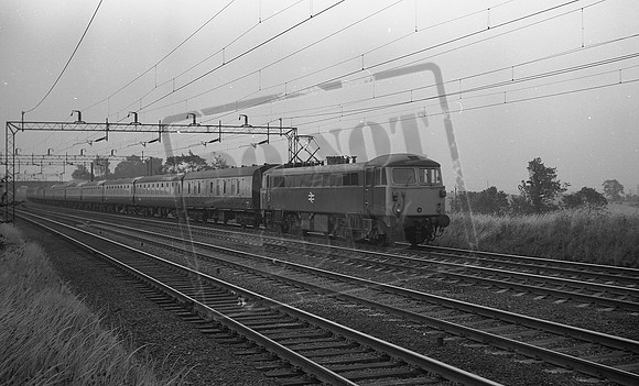 87034 1975-08 near Roade-ROneg-139