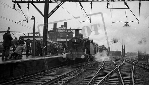 47202 47383 1966-11-26 Stockport Three Counties Railtour-ROneg-1612-488-298