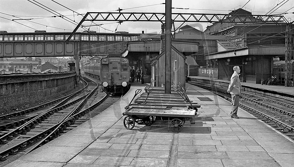 M28576M 1956 Manchester London Road