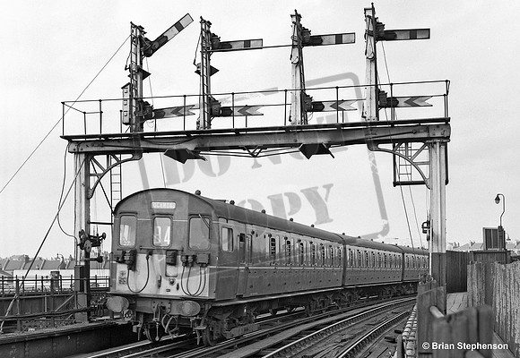 EMU 1963-03-16 Willesden High Level
