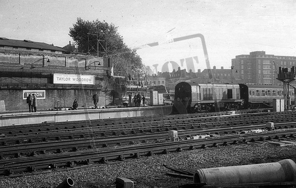 D80xx 1964-10-10 London Euston-ROneg-1610-014