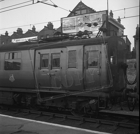 Newton Rings EMU 1960s Ilford-ROneg-078a