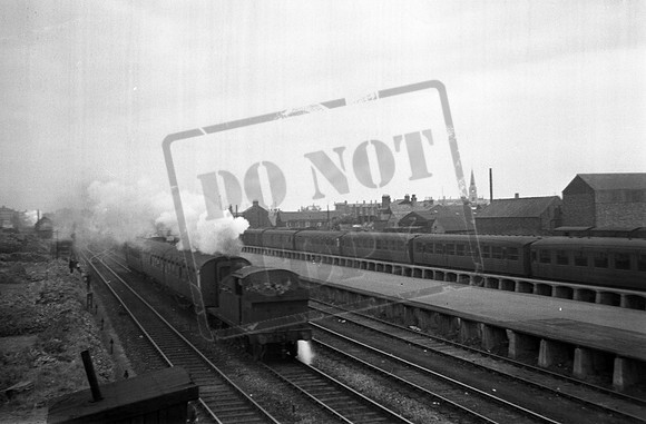 F4 1951-08-21 Lowestoft on Yarmouth local-ROneg-2002-007
