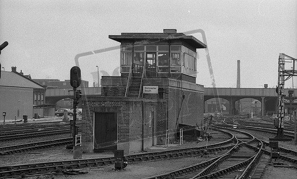 Signalbox 1976-04-22 Doncaster-ROneg-305