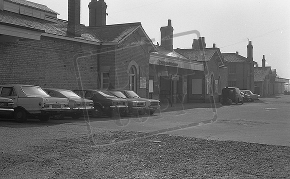 Station 1976-03-04 Newark-ROneg-250